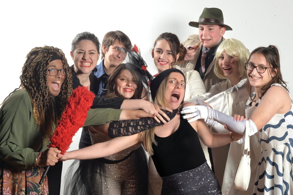 Eφηβική ομάδα του Mορφωτικού Πολιτιστικού Συλλόγου Νέας Μηχανιώνας